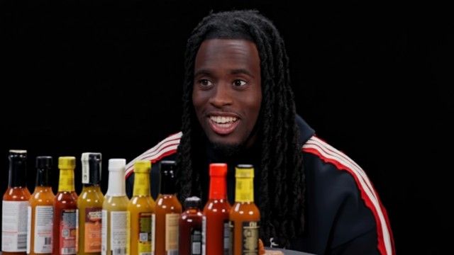 Kai Cenat Calls Sean a Liar While Eating Spicy Wings