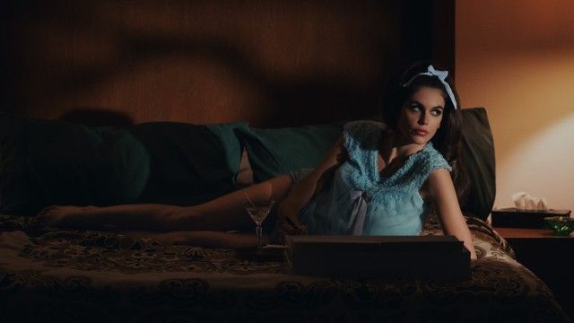 Maxine Unwrecks a Home