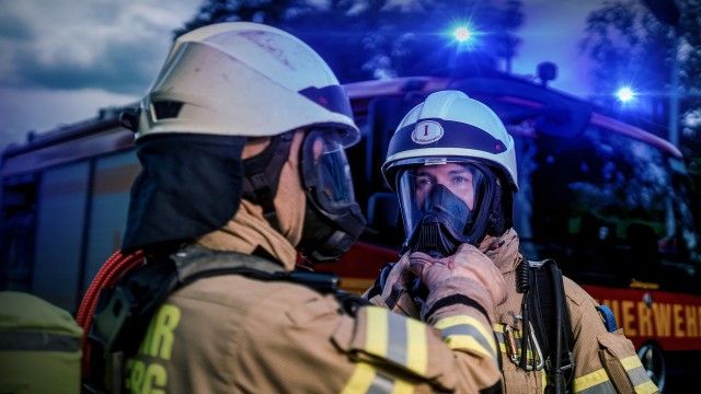 Rauchmelder schlägt an - Nachbarn alarmieren die Feuerwehr