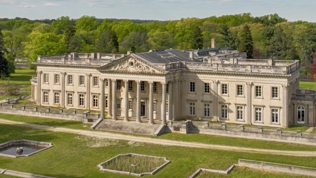 An Island Fit for a Mobster