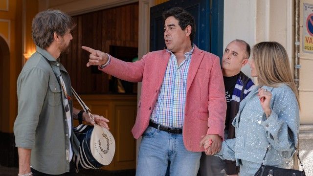 Una terraplanista, un portero camello y una inauguración minimalista