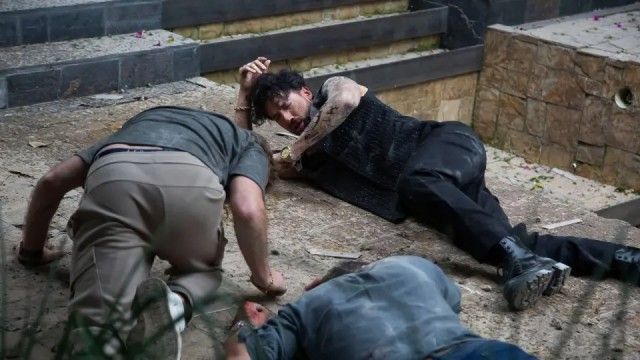 Explota bomba en la casa de Charly y Ángel queda herido