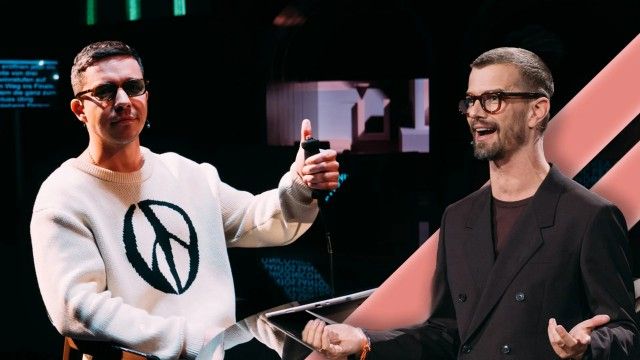 Convincing lies and completely crazy poker tells