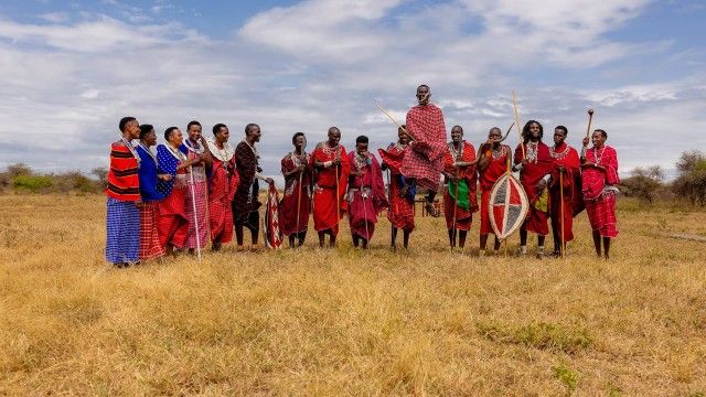 To cast a sidelong glance