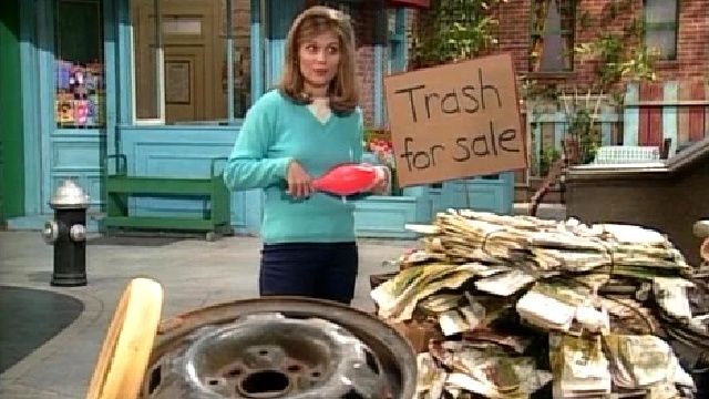 Oscar's trash sale