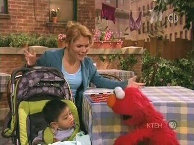 Elmo Learns About Growing Up