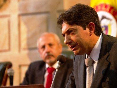 Un duro debate pone en jaque a Rodrigo Lara