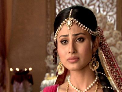 Revati, finally admits the dejections that she has been facing in her married life.