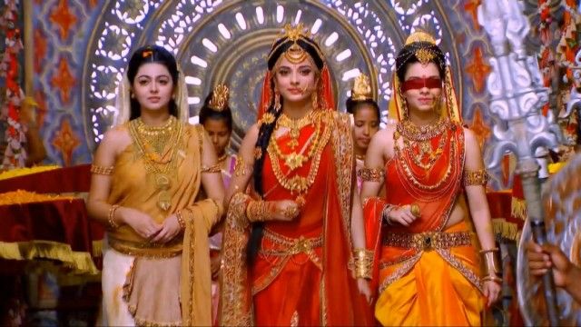 The Pandavas reach Hastinapur