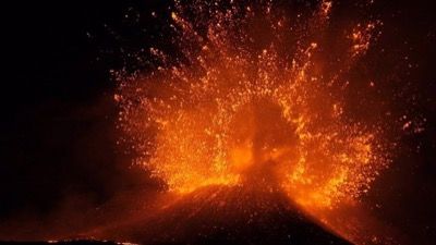Die Macht der Vulkane (2): Im Schatten der Feuerberge