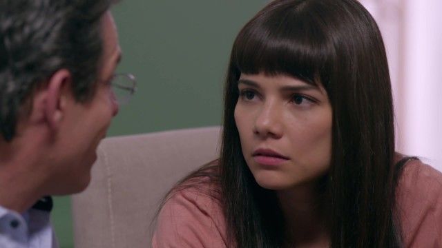 Laura y Erick logran escapar del operativo sorpresa del Teniente Bravo