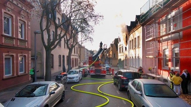 Baby in Auto eingeschlossen | Brand in Bochumer Wohnhaus