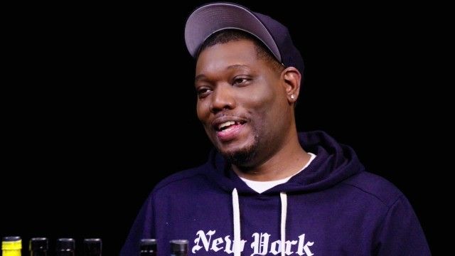 Michael Che Gs Up While Eating Spicy Wings