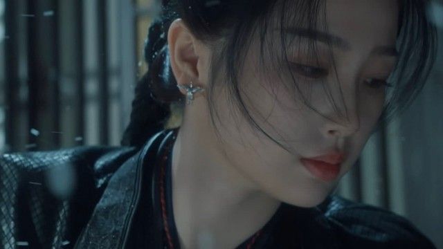 Sneaking into the Gong Residence